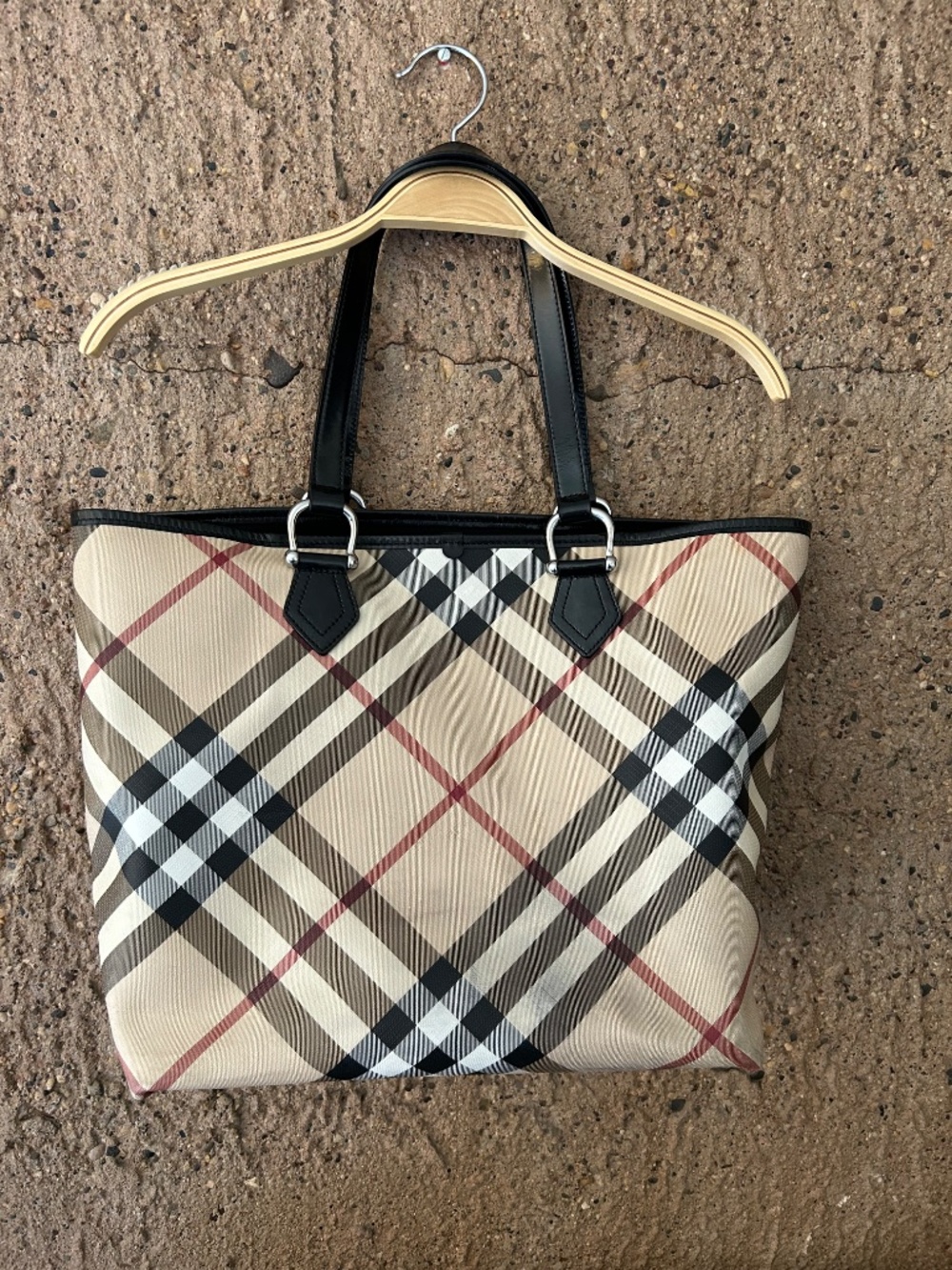 Burberry Classic Nova Check Large Tote Bag | Black Trim - Picture 6 of 16